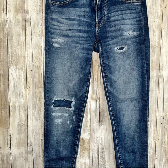 American Eagle Super Stretch Distressed Jegging Short - Picture 3 of 6